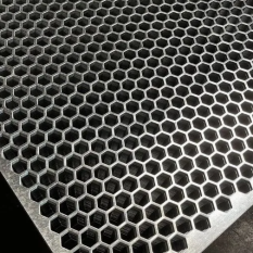 Děrovaný plech Zn 1000 x 2000 x 1,5 mm, šestihranné otvory