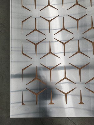 Poškozený hliníkový plech 1000 x 2000 x 3 mm, vzor 9131