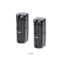 Fotobuňky 1 pár, bezdrátový vysílač, je nutno dokoupit baterii FTA1 nebo FTA2, nastavení 210° vertikálně a 30° horizontálně.