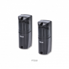 Fotobuňky 1 pár, bezdrátový vysílač, je nutno dokoupit baterii FTA1 nebo FTA2, nastavení 210° vertikálně a 30° horizontálně.