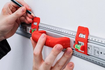 Značkovací pravítko, s rukojetí a vodováhou, 750mm